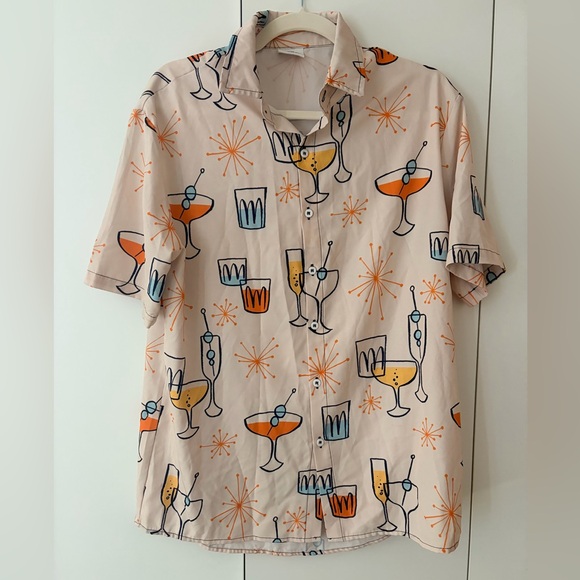 Catch the Waves Other - Casual Short-Sleeve Button-Down Shirt with Cocktail Print